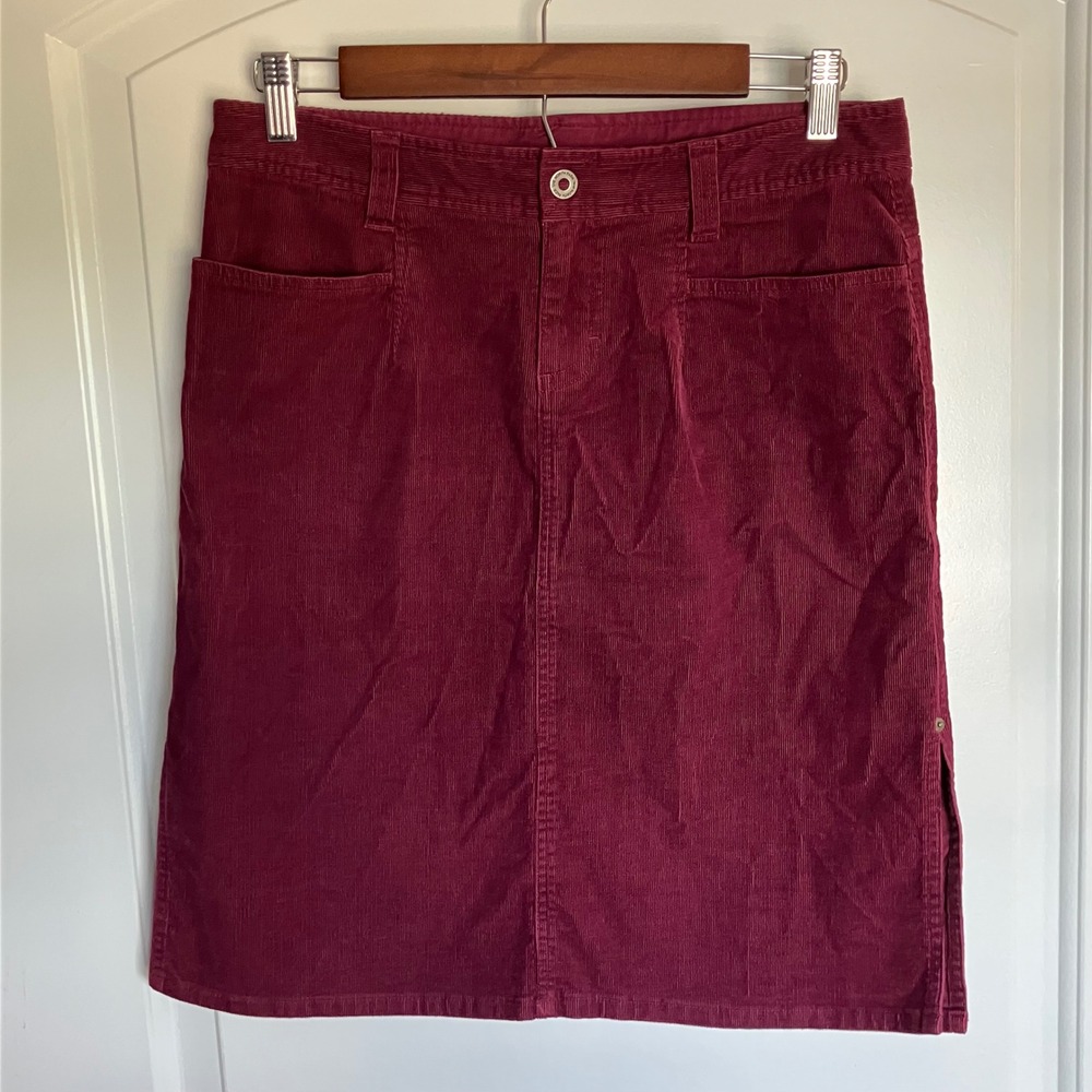 The North Face Burgundy Corduroy Straight Skirt Womens Size 4 Wine Red